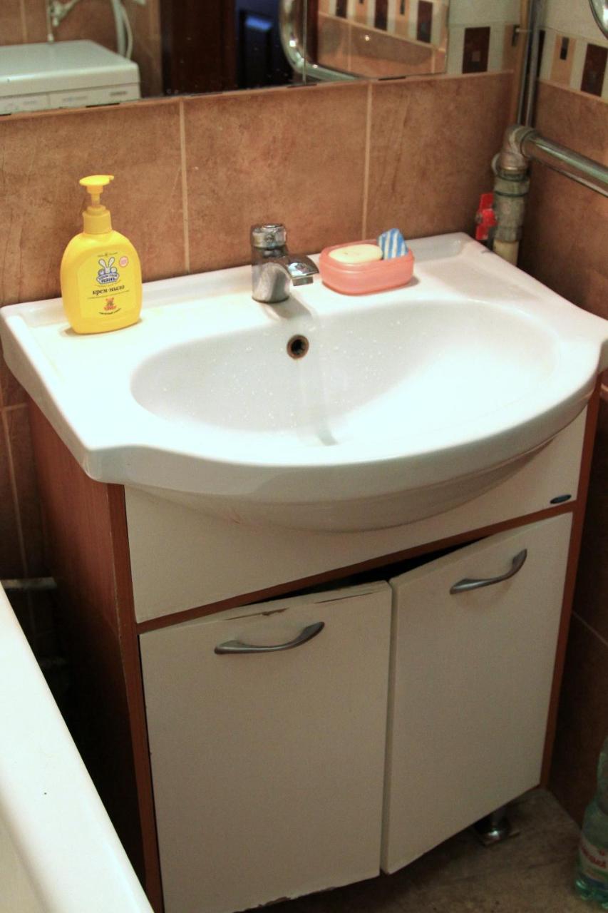 Apartment Near Metro Akademgorodok Kijev Kültér fotó