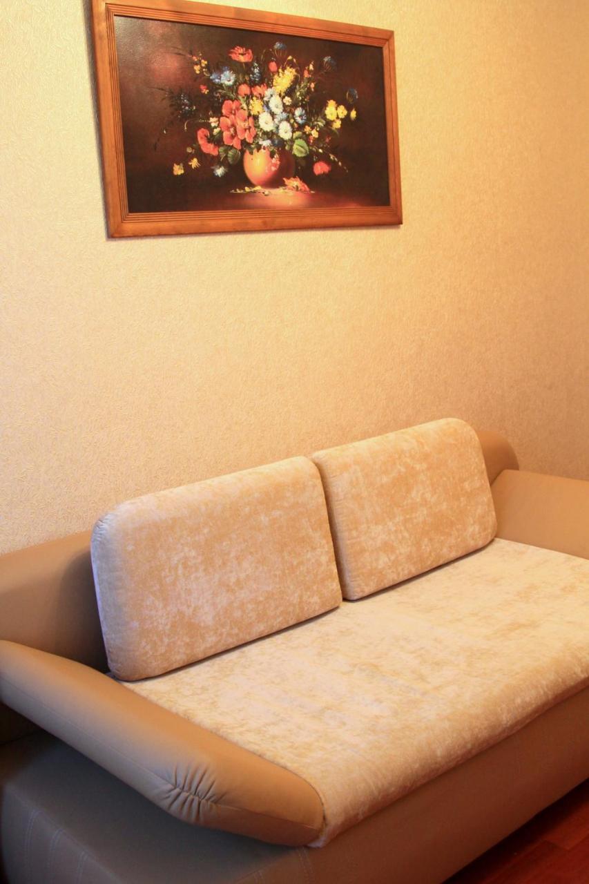 Apartment Near Metro Akademgorodok Kijev Kültér fotó
