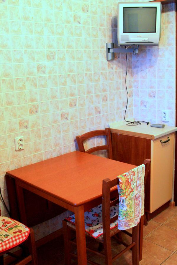 Apartment Near Metro Akademgorodok Kijev Kültér fotó