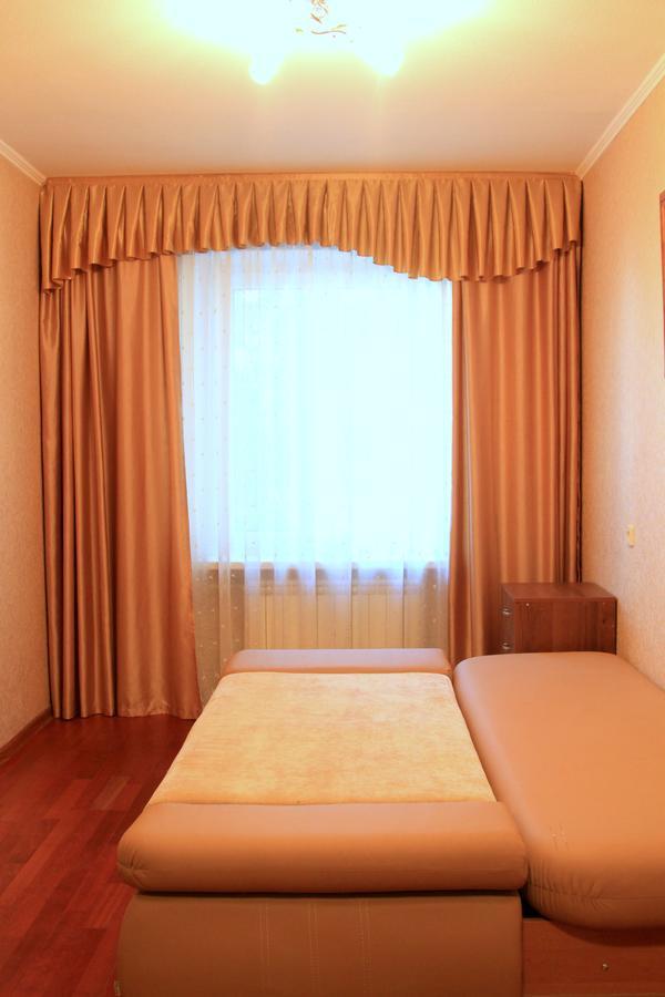 Apartment Near Metro Akademgorodok Kijev Kültér fotó